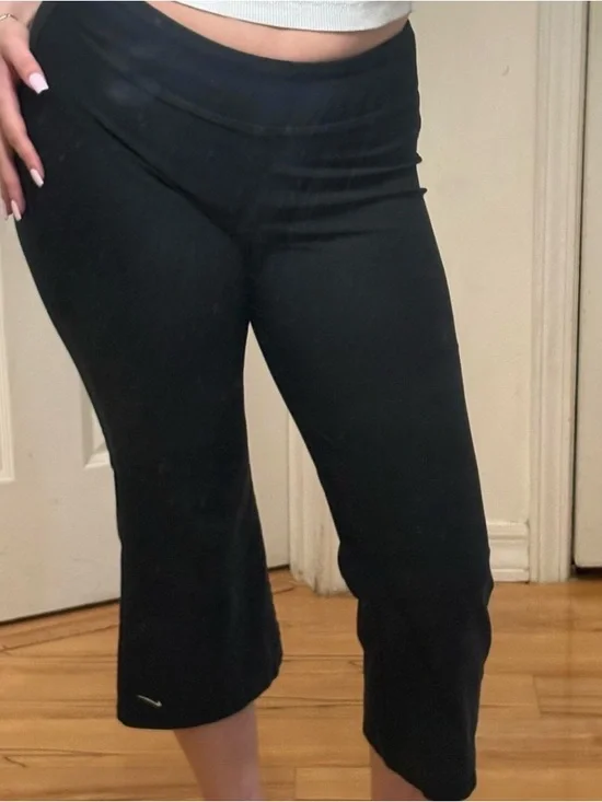 Nike Black Capri Yoga Pants - Picture 2 of 2